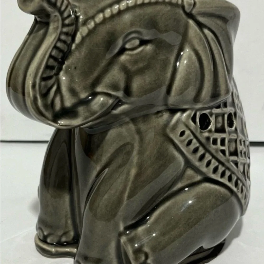 Elephant Nightlight Wax Warmer Accent Light Trunk Up Animal Tart Candle